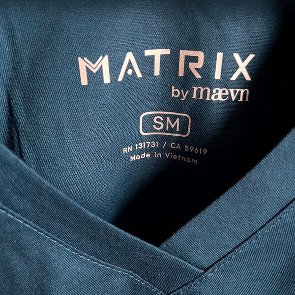Blue Matrix by Maevn Women's V-Neck Solid Scrub Top - Size Small - Picture 3 of 4